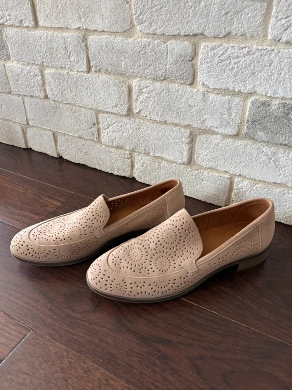 Clarks Women’s Trish Calla Loafer — Sand Suede EUC! - Picture 5 of 11